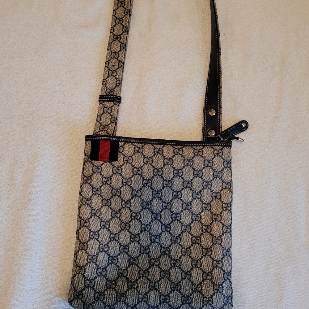 Authentic GUCCI crossbody bag